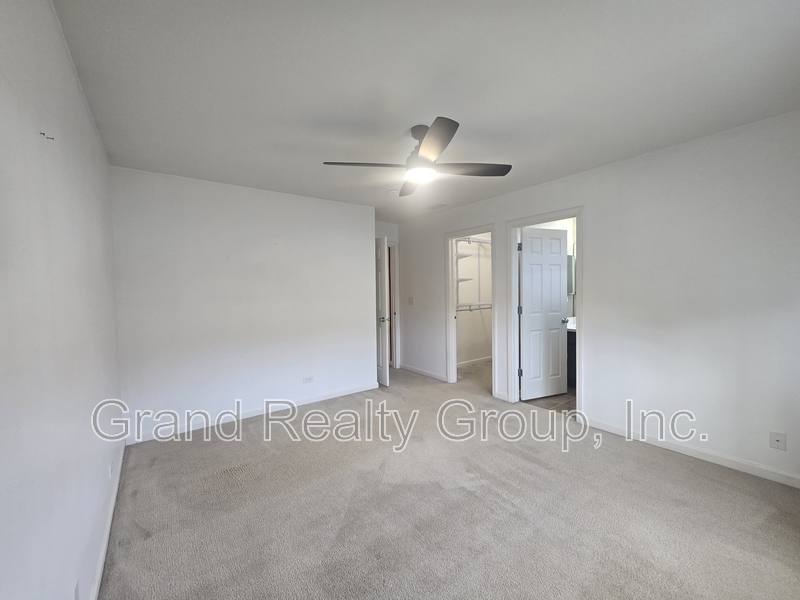 Townhouse for rent at 376 S Jade Lane, Round Lake, IL 60073