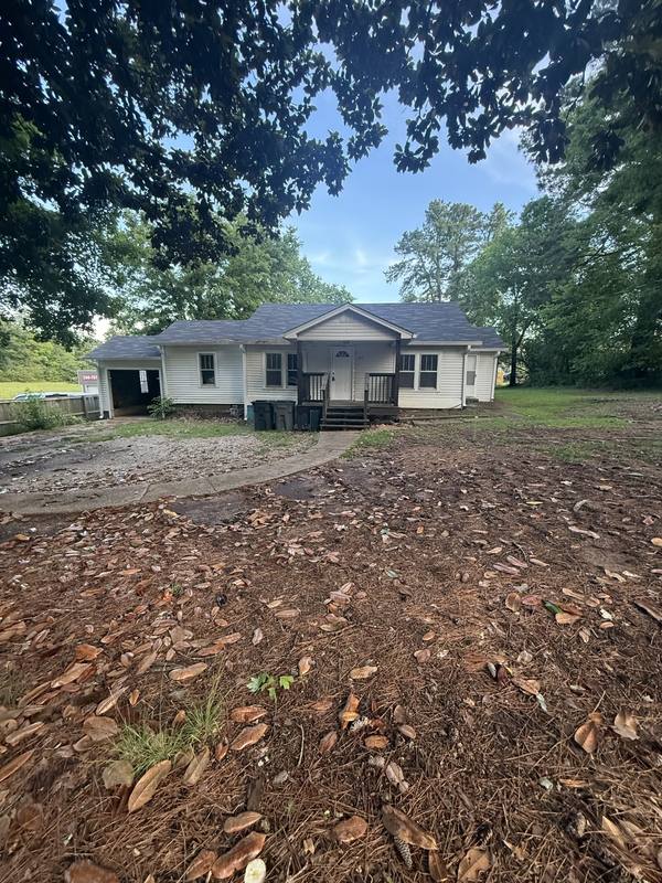 House for rent at 211 W Rasch Rd, Florence, AL 35633