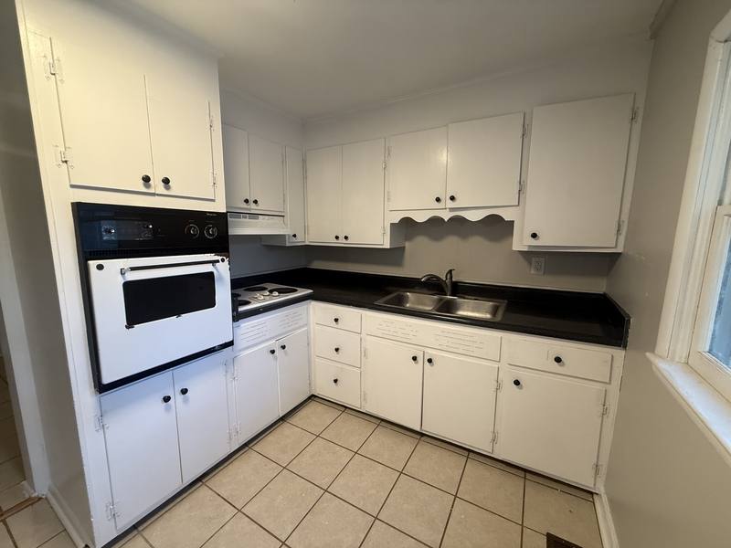House for rent at 211 W Rasch Rd, Florence, AL 35633