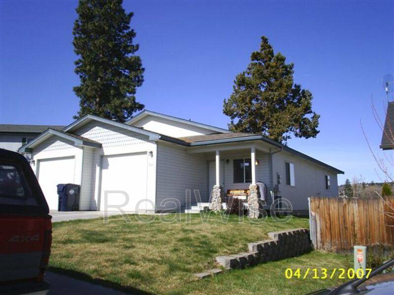 House for rent at 933 NE Hidden Valley Dr, Bend, OR 97701
