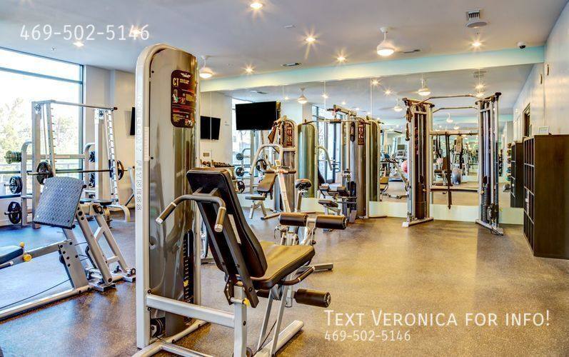 Apartment for rent at 2900 Manor Rd, Austin, TX 78722