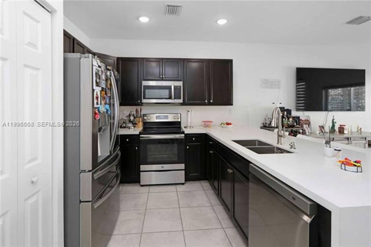 Townhouse for rent at 10628 W 33rd Way, Hialeah, FL 33018