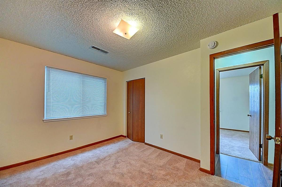 Apartment for rent at 34 Lincoln Ave #12, Iowa City, IA 52245