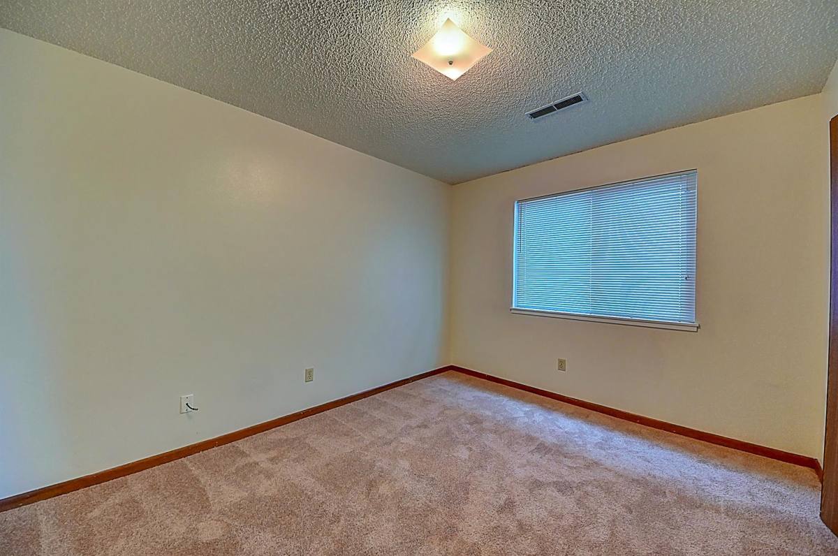 Apartment for rent at 34 Lincoln Ave #12, Iowa City, IA 52245