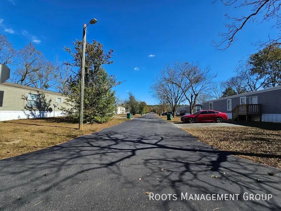 Apartment for rent at 2710 W Oakridge #4, Albany, GA 31721