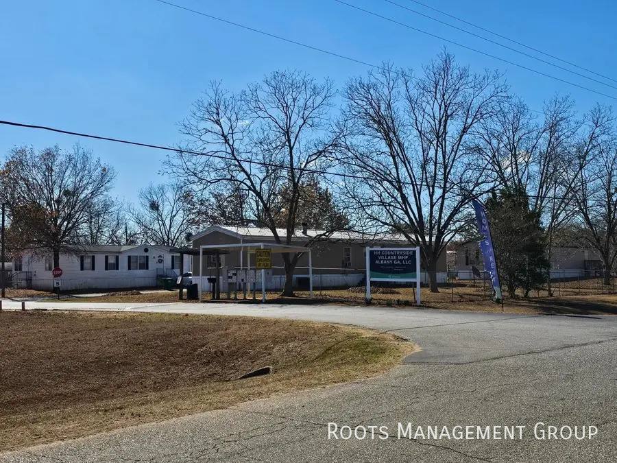 Apartment for rent at 2710 W Oakridge #4, Albany, GA 31721