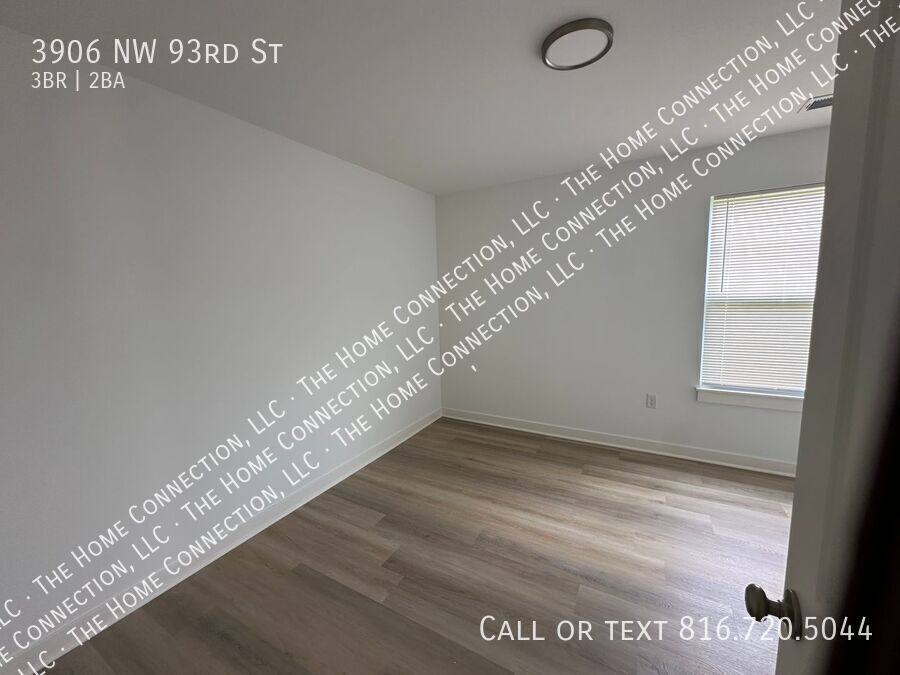 Townhouse for rent at 3906 NW 93rd St, Kansas City, MO 64154