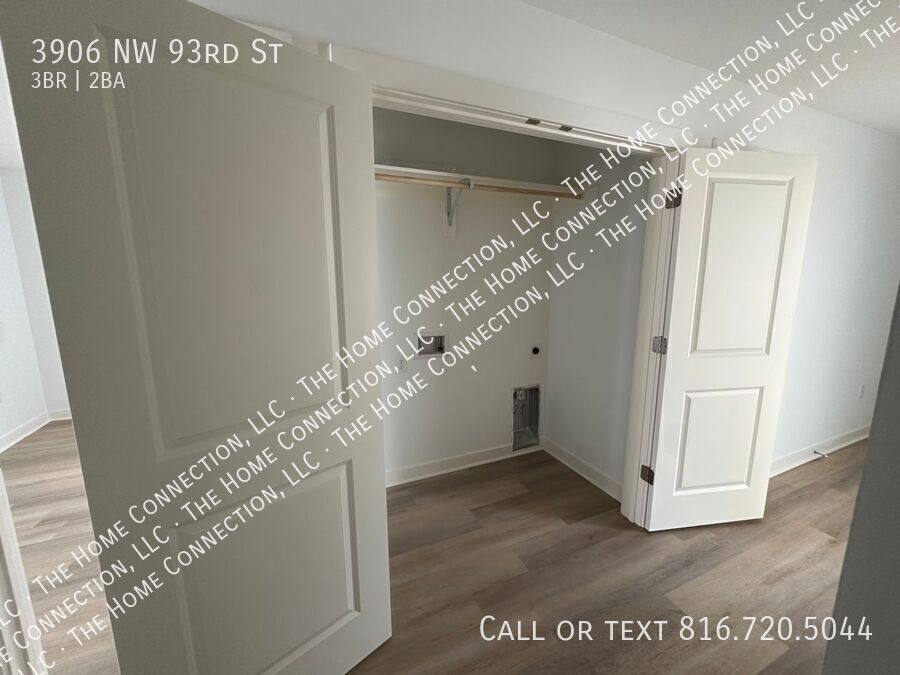 Townhouse for rent at 3906 NW 93rd St, Kansas City, MO 64154