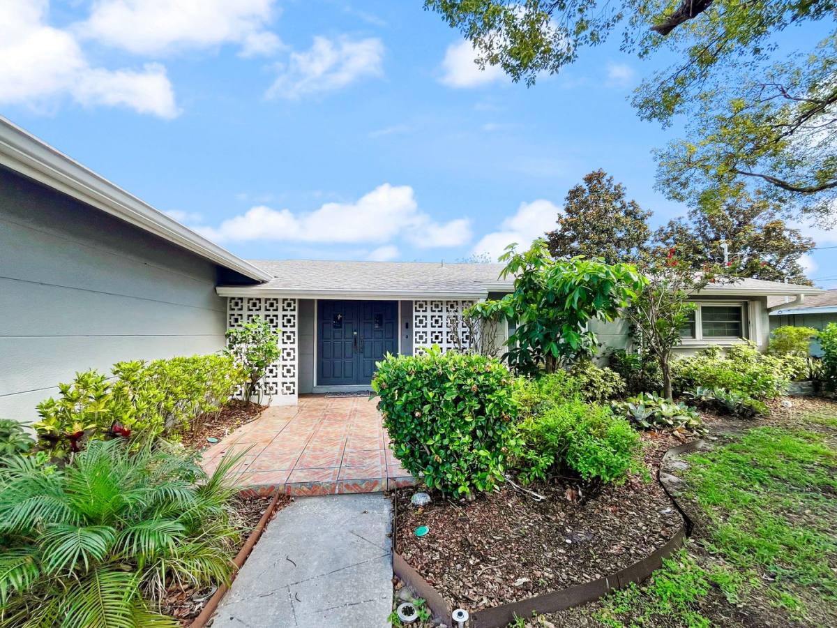 House for rent at 1031 Honeysuckle Rd, Largo, FL 33770