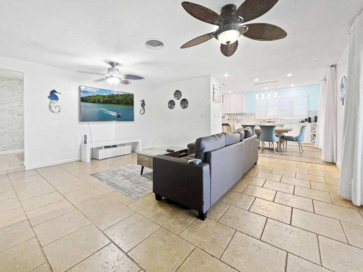 House for rent at 1031 Honeysuckle Rd, Largo, FL 33770