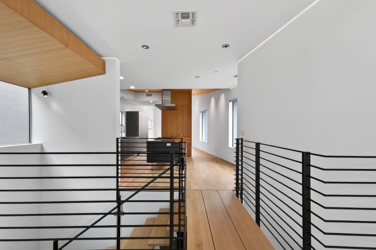 Apartment for rent at 404 Grand Blvd, Venice, CA 90291