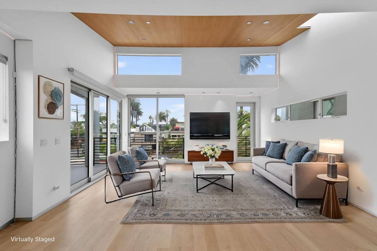 Apartment for rent at 404 Grand Blvd, Venice, CA 90291