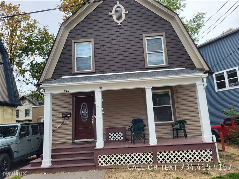 Townhouse for rent at 926 Greenwood Ave, Ann Arbor, MI 48104