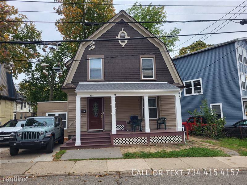 Townhouse for rent at 926 Greenwood Ave, Ann Arbor, MI 48104