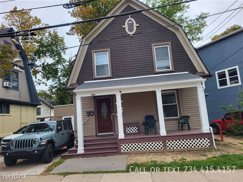 Townhouse for rent at 926 Greenwood Ave, Ann Arbor, MI 48104
