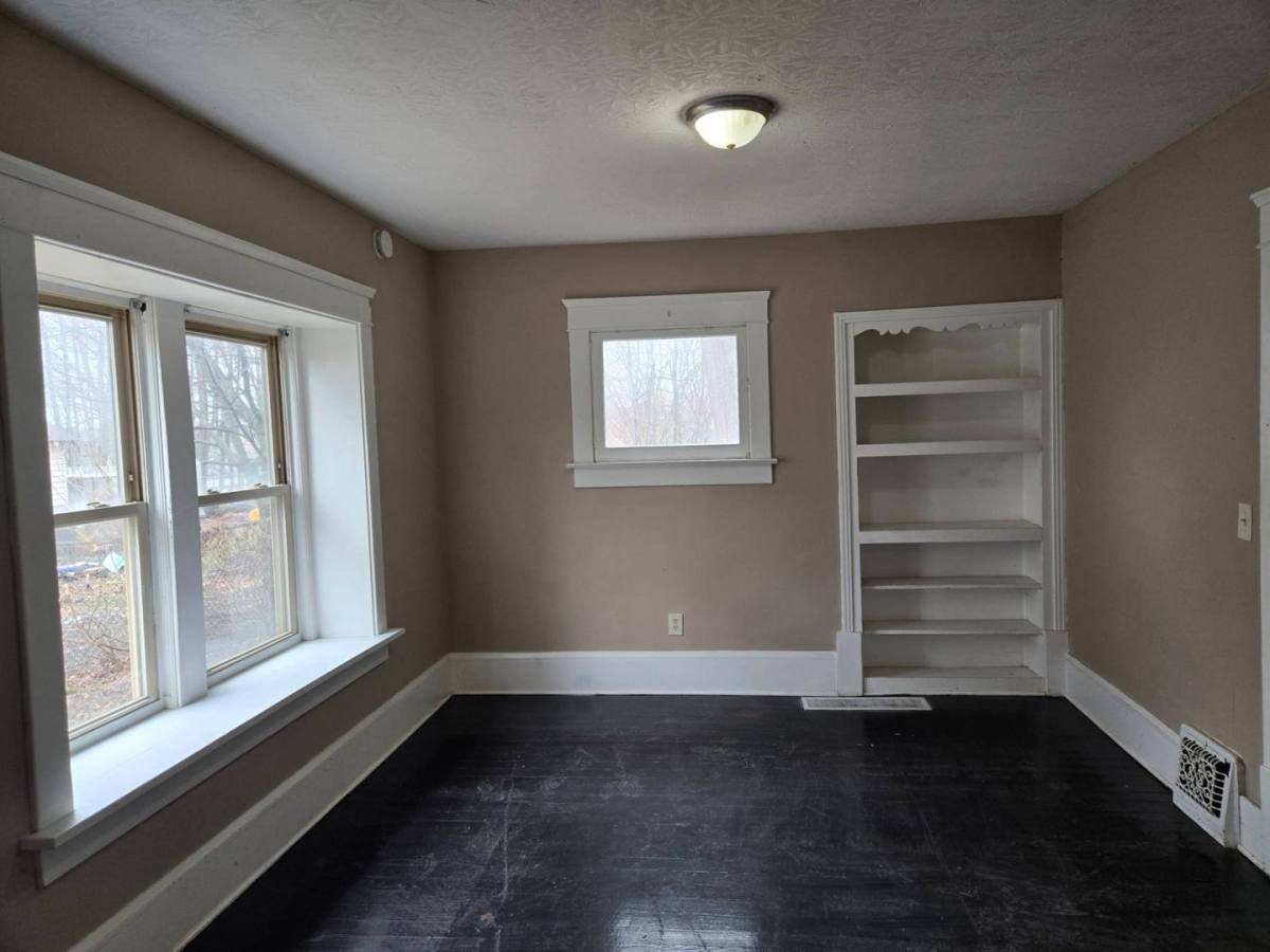 Apartment for rent at 1029 Harpster Ave, Akron, OH 44314