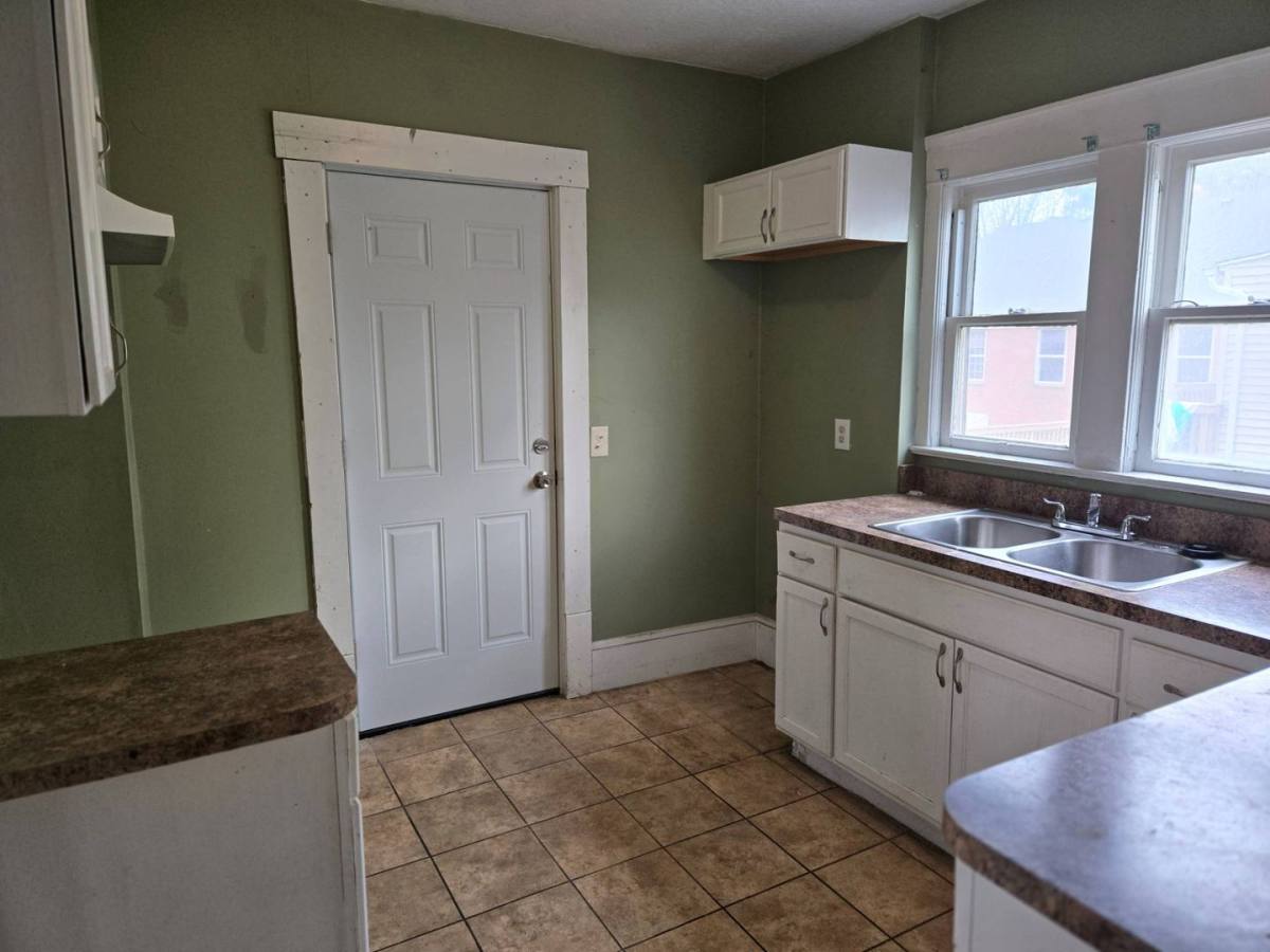 Apartment for rent at 1029 Harpster Ave, Akron, OH 44314