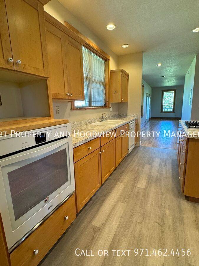 House for rent at 19383 Pine Ave, Sandy, OR 97055