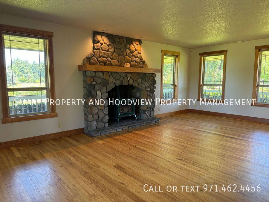House for rent at 19383 Pine Ave, Sandy, OR 97055