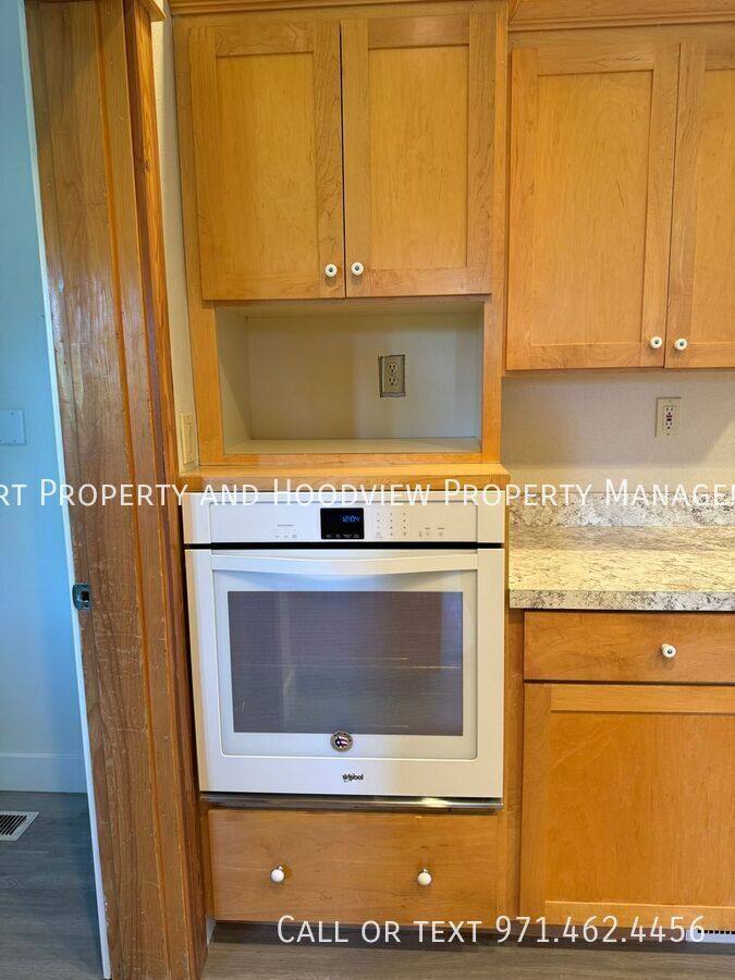 House for rent at 19383 Pine Ave, Sandy, OR 97055