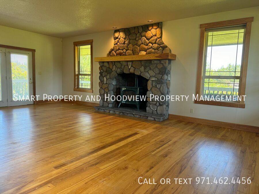 House for rent at 19383 Pine Ave, Sandy, OR 97055