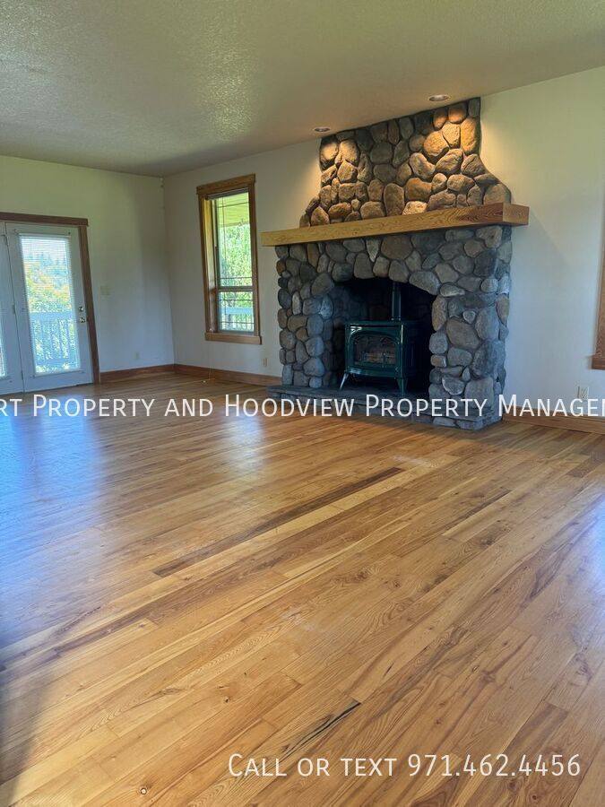 House for rent at 19383 Pine Ave, Sandy, OR 97055