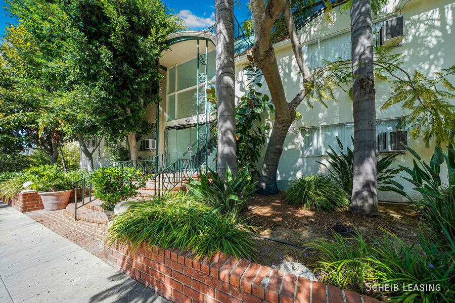 Apartment for rent at 426 S Rexford Dr #10, Beverly Hills, CA 90212