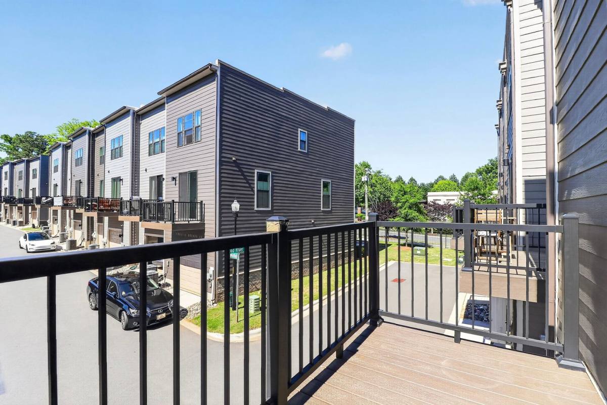 Townhouse for rent at 948 Broad River Lane, Charlotte, NC 28211