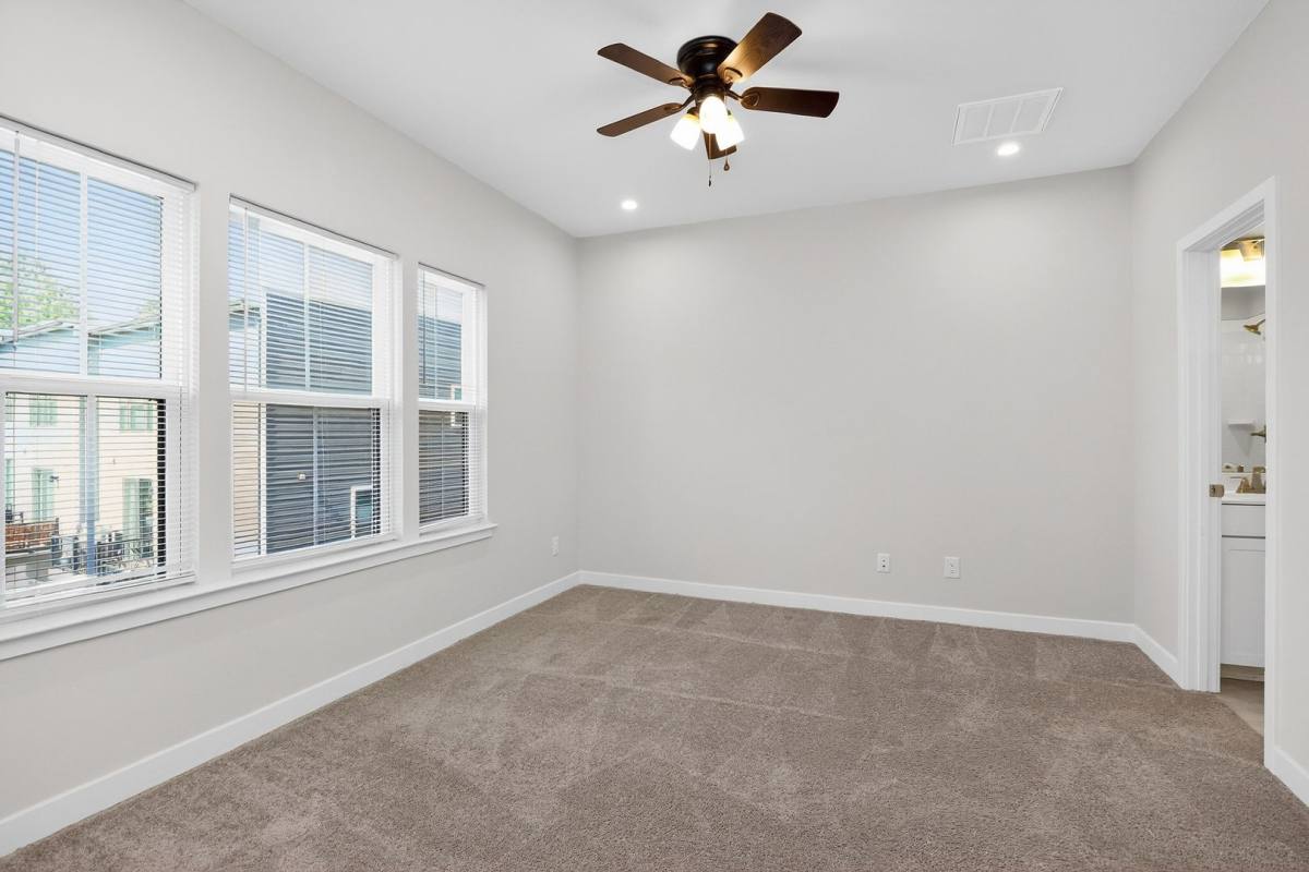 Townhouse for rent at 948 Broad River Lane, Charlotte, NC 28211