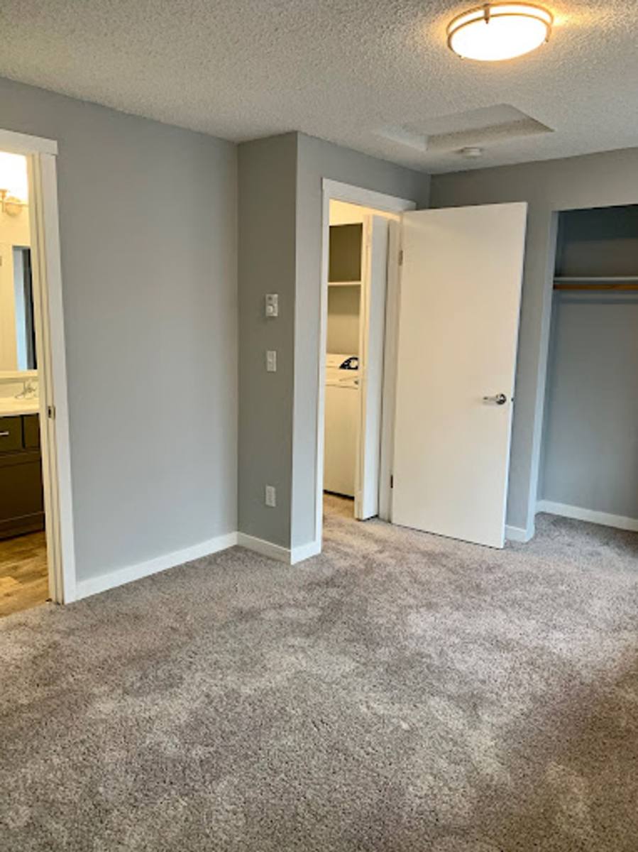 Apartment for rent at 29225 Military Rd S, Federal Way, WA 98003