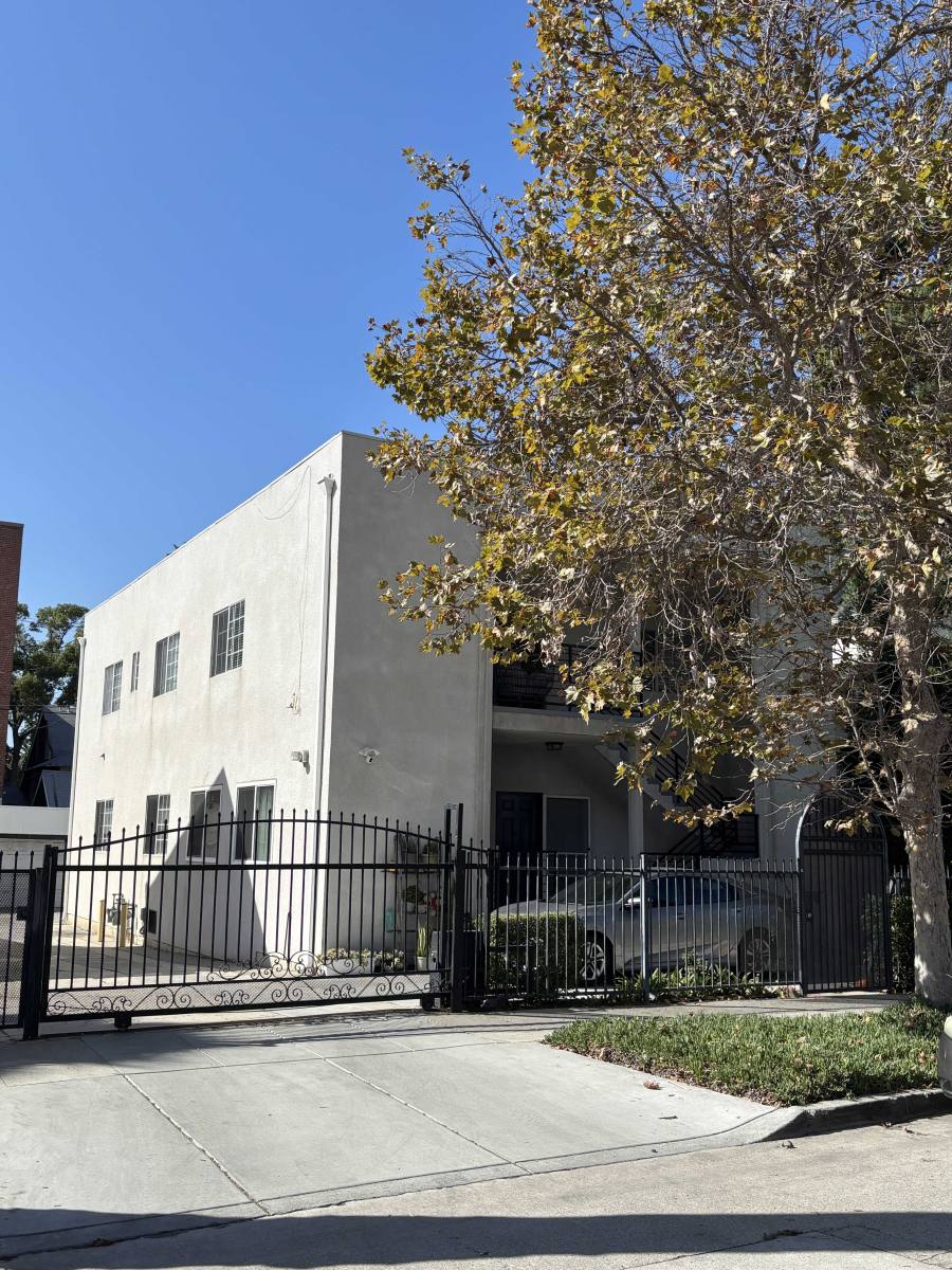 Townhouse for rent at 705 S Gramercy Place, Los Angeles, CA 90005