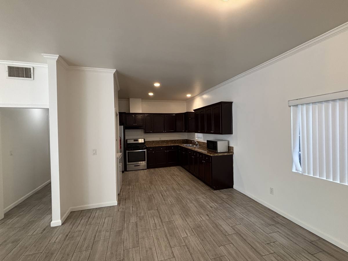 Townhouse for rent at 705 S Gramercy Place, Los Angeles, CA 90005