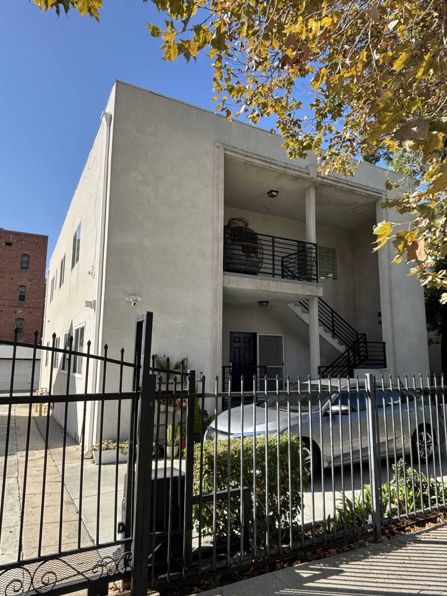 Townhouse for rent at 705 S Gramercy Place, Los Angeles, CA 90005