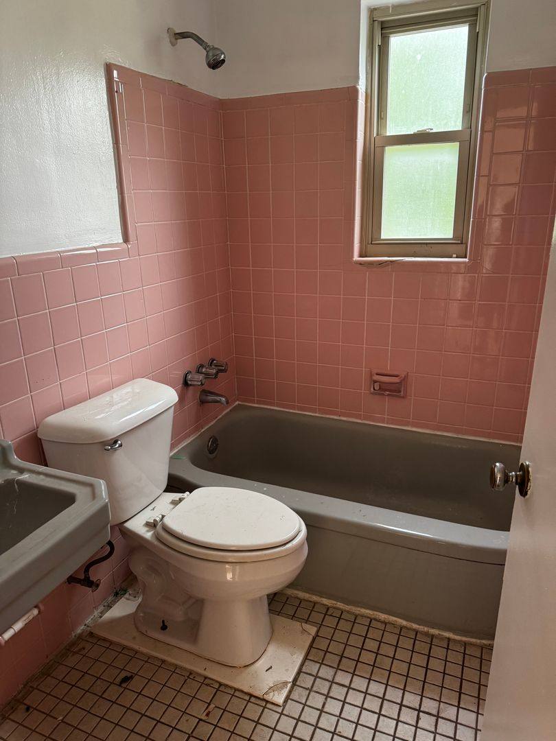 Apartment for rent at 931 Tennesee Ave #6, Cincinnati, OH 45229
