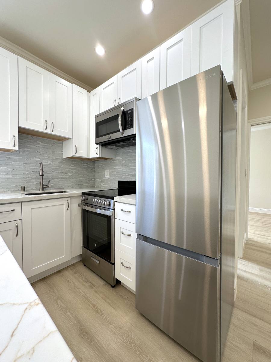 Apartment for rent at 1918 Lakeshore Ave #25, Oakland, CA 94606