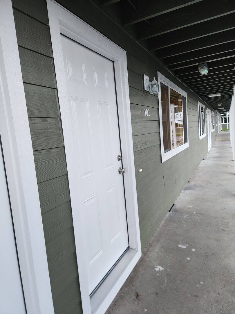 Apartment for rent at 401 403 Stanford Dr, Mount Vernon, WA 98273