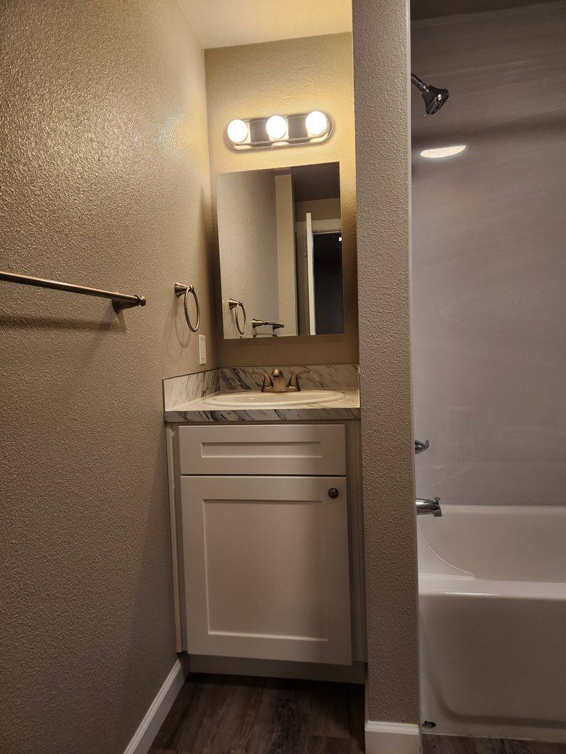 Apartment for rent at 401 403 Stanford Dr, Mount Vernon, WA 98273