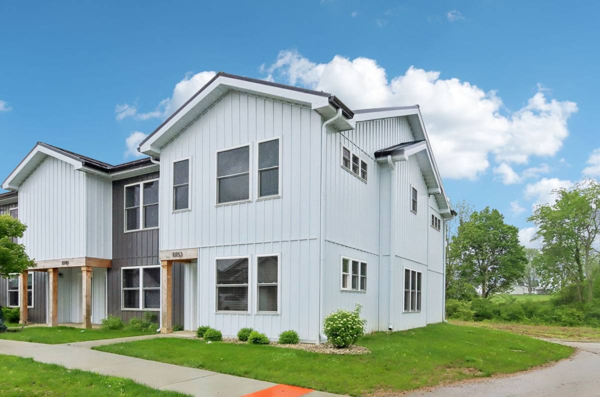 Townhouse for rent at 9860 W Smith St, Yorktown, IN 47396