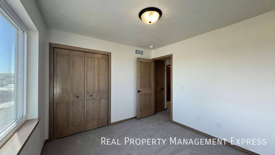 Townhouse for rent at 9000 W Jerald Place, Sioux Falls, SD 57106