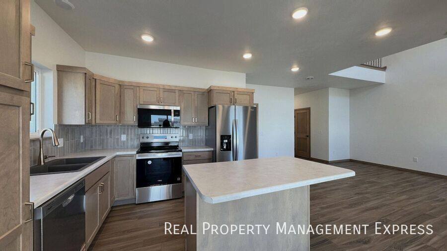 Townhouse for rent at 9000 W Jerald Place, Sioux Falls, SD 57106