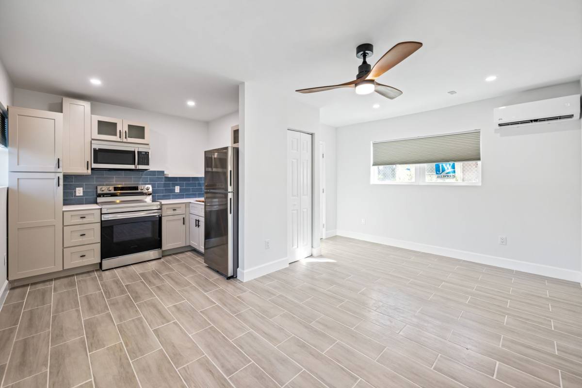 Apartment for rent at 3012 Broadway Ave, West Palm Beach, FL 33407