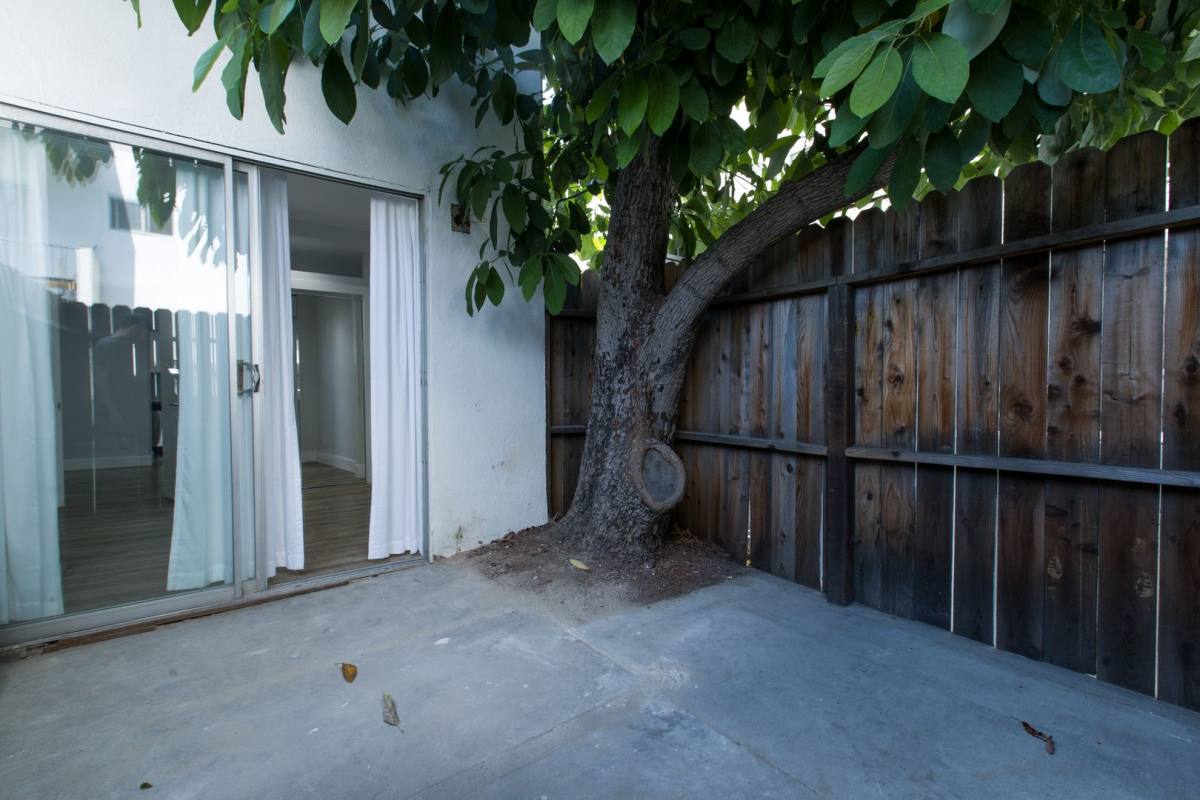 Apartment for rent at 1636 N Fuller Ave, Los Angeles, CA 90046