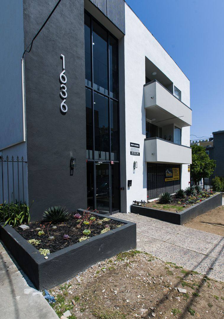 Apartment for rent at 1636 N Fuller Ave, Los Angeles, CA 90046