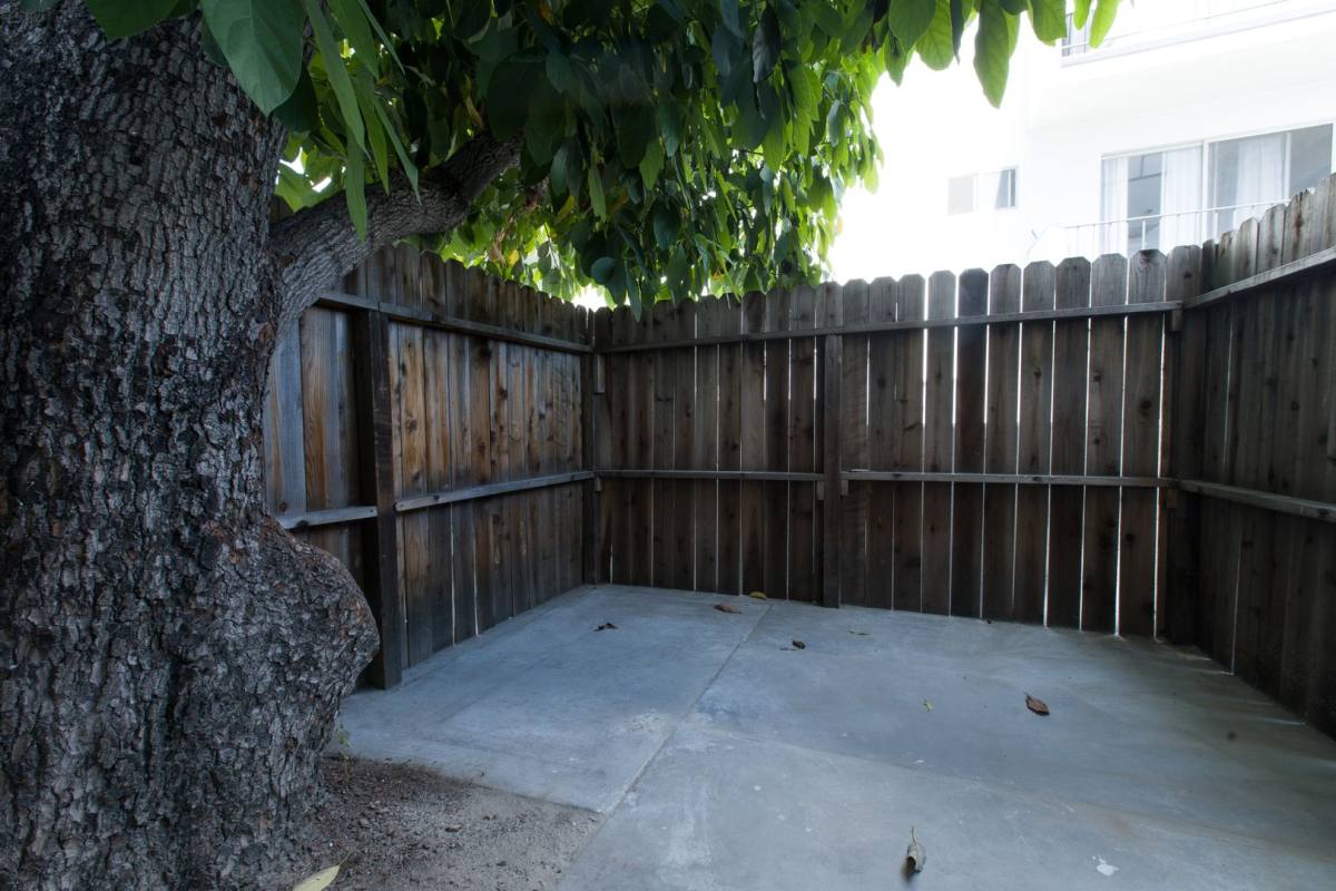 Apartment for rent at 1636 N Fuller Ave, Los Angeles, CA 90046