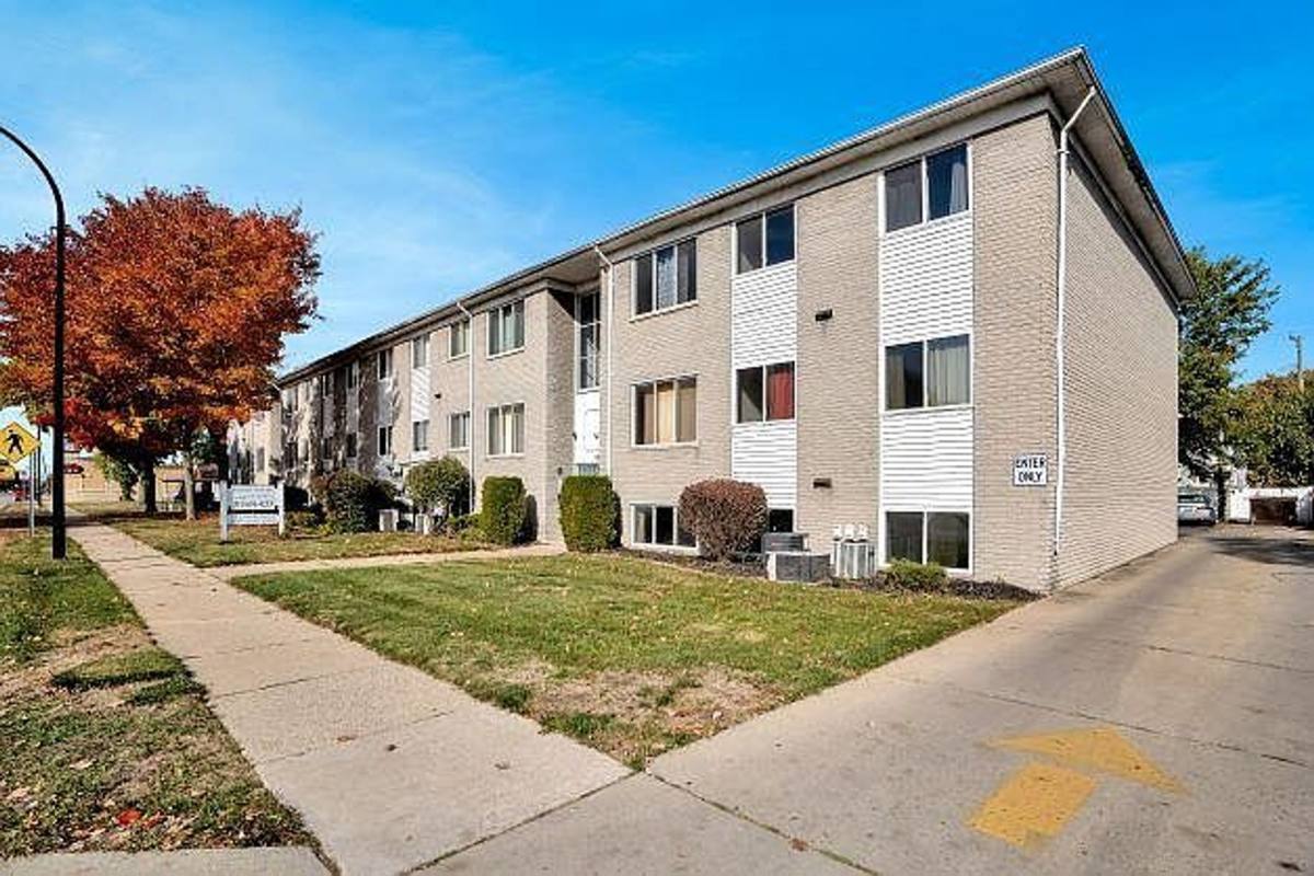 Apartment for rent at 1250 W Nine Mile Rd, Ferndale, MI 48220