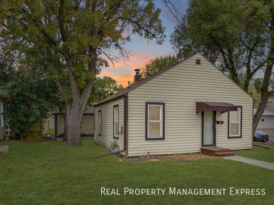 House for rent at 801 S Van Eps Ave, Sioux Falls, SD 57104