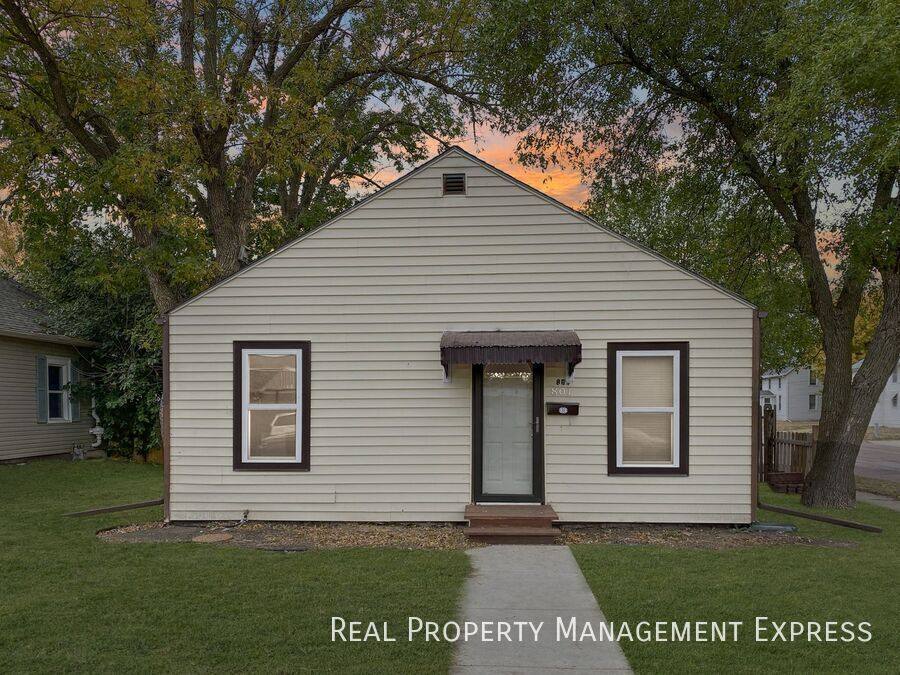 House for rent at 801 S Van Eps Ave, Sioux Falls, SD 57104
