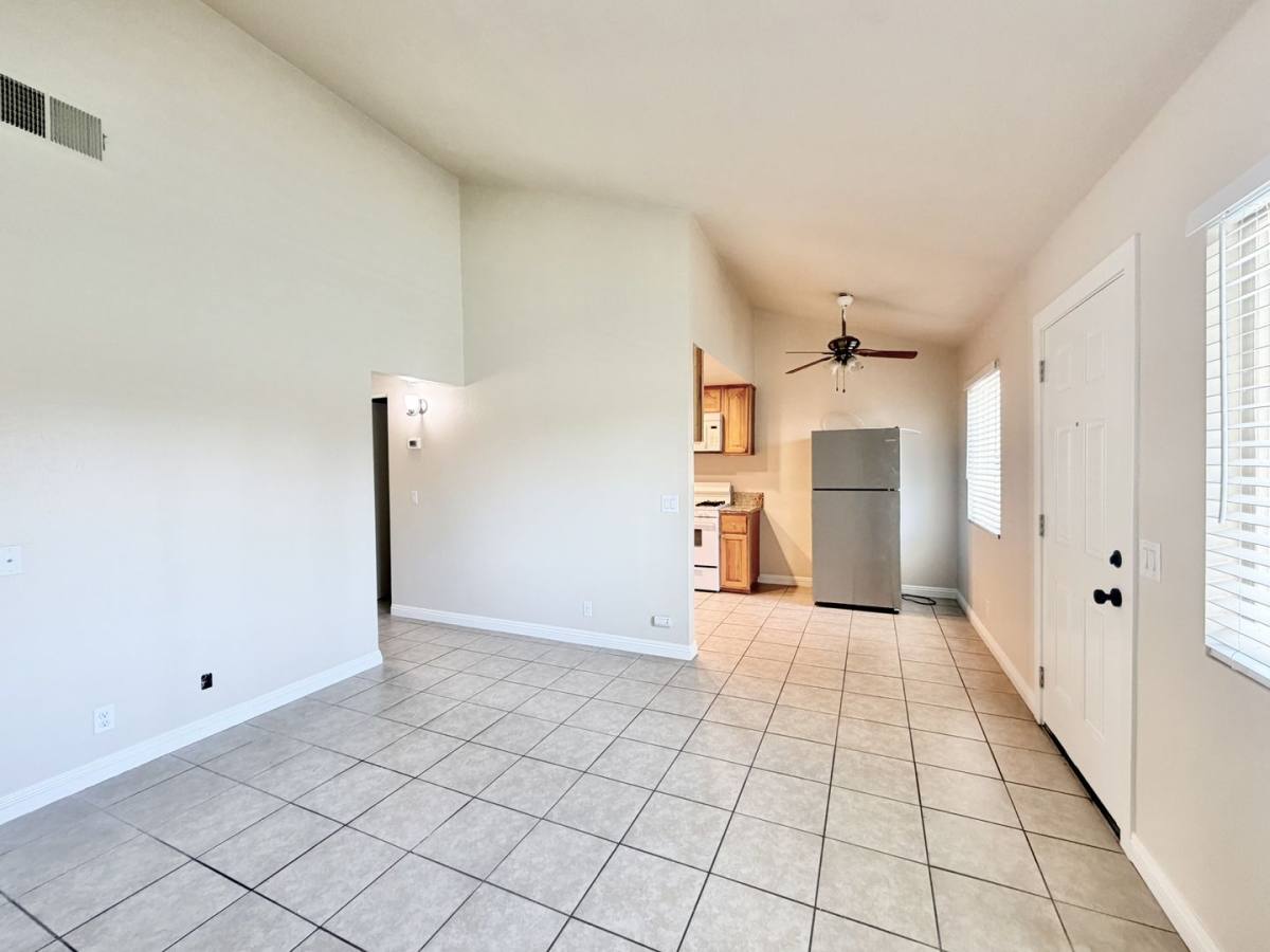 Apartment for rent at 561 Desert View Dr, Palm Springs, CA 92264