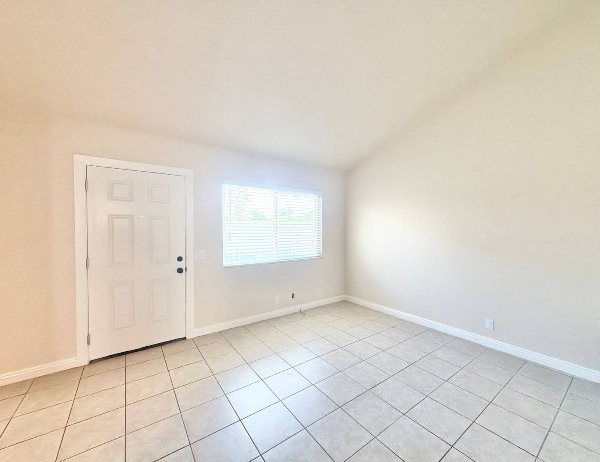 Apartment for rent at 561 Desert View Dr, Palm Springs, CA 92264