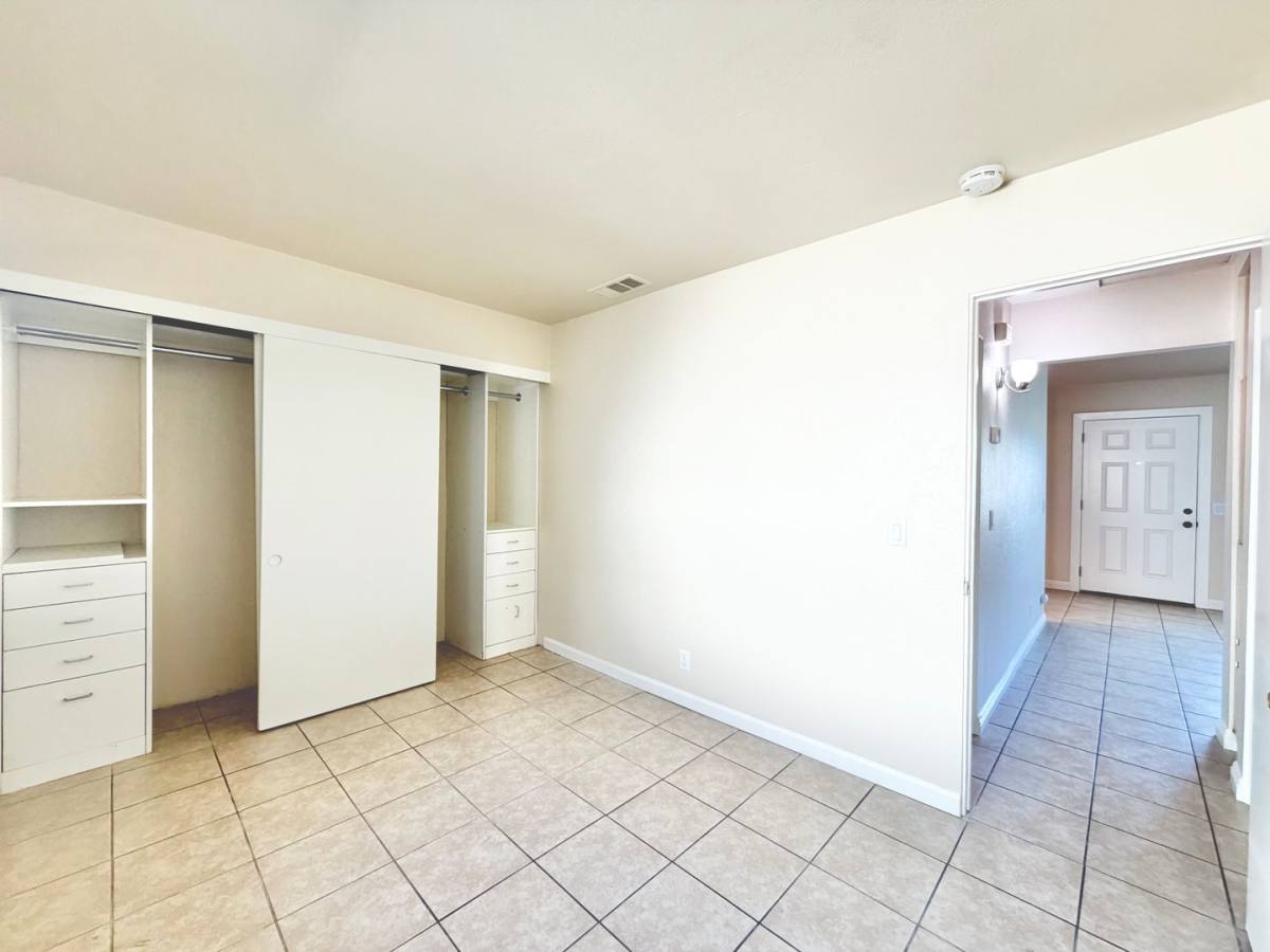Apartment for rent at 561 Desert View Dr, Palm Springs, CA 92264